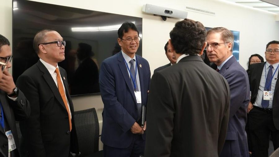 Menteri Keuangan RI, Purbaya Yudhi Sadewa dan anggota Dewan Perwakilan Rakyat RI dalam rangkaian pertemuan dengan Managing Director IMF Kristalina Georgieva di Washington DC Selasa (14/4/2026). (Instagram/menkeuri)