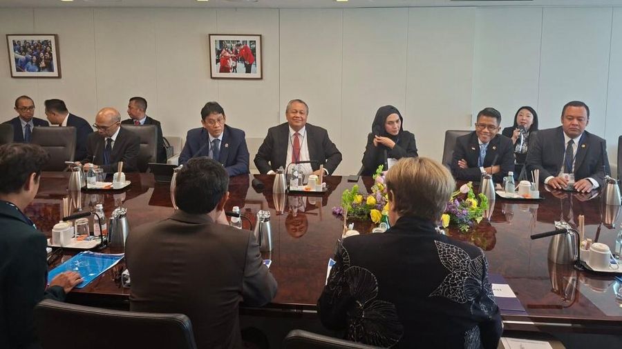 Menteri Keuangan RI, Purbaya Yudhi Sadewa dan anggota Dewan Perwakilan Rakyat RI dalam rangkaian pertemuan dengan Managing Director IMF Kristalina Georgieva di Washington DC Selasa (14/4/2026). (Instagram/menkeuri)