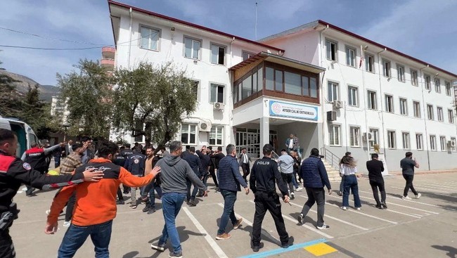 Panik Penembakan SMP Turki, Murid Lompat dari Jendela Selamatkan Diri