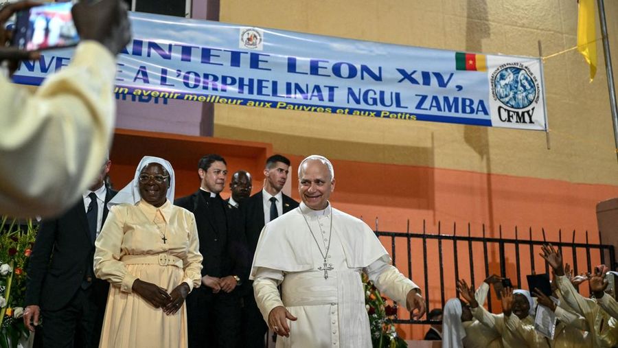 Pope Leo XIV waves as he boards a plane bound for Bamenda where he will attend a meeting for peace and hold a holy Mass, at Yaounde Nsimalen International Airport, in Yaounde, Cameroon, April 16, 2026. REUTERS/Luc Gnago