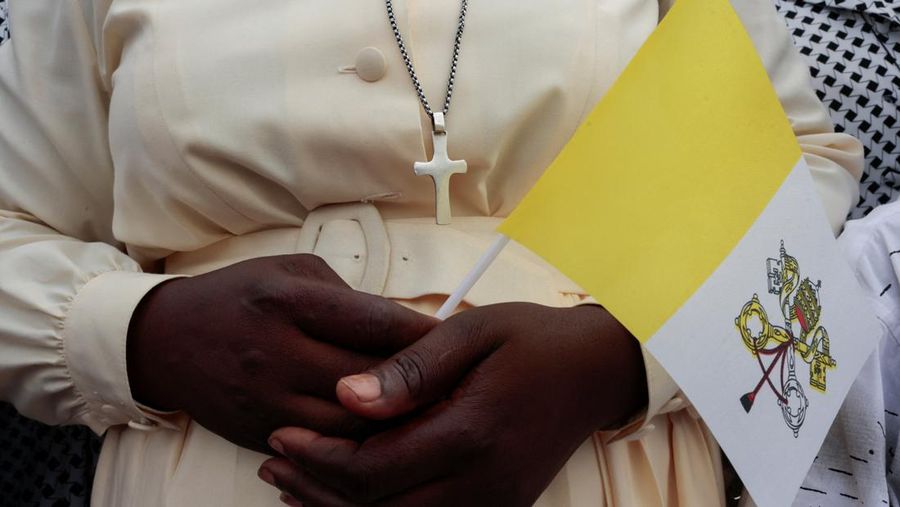 Pope Leo XIV waves as he boards a plane bound for Bamenda where he will attend a meeting for peace and hold a holy Mass, at Yaounde Nsimalen International Airport, in Yaounde, Cameroon, April 16, 2026. REUTERS/Luc Gnago