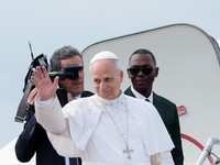 Pope Leo XIV waves as he boards a plane bound for Bamenda where he will attend a meeting for peace and hold a holy Mass, at Yaounde Nsimalen International Airport, in Yaounde, Cameroon, April 16, 2026. REUTERS/Luc Gnago