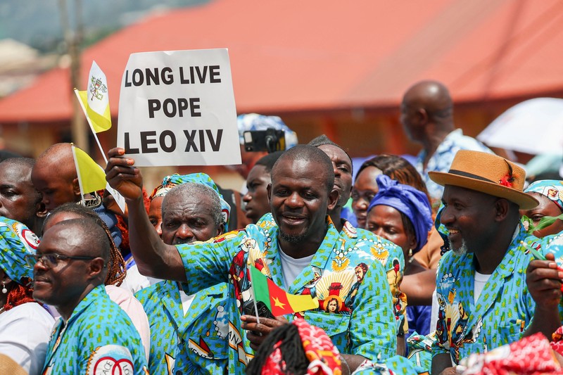 Pope Leo XIV waves as he boards a plane bound for Bamenda where he will attend a meeting for peace and hold a holy Mass, at Yaounde Nsimalen International Airport, in Yaounde, Cameroon, April 16, 2026. REUTERS/Luc Gnago