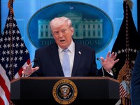 Update Kapal Lewat Selat Hormuz, Trump Umumkan 