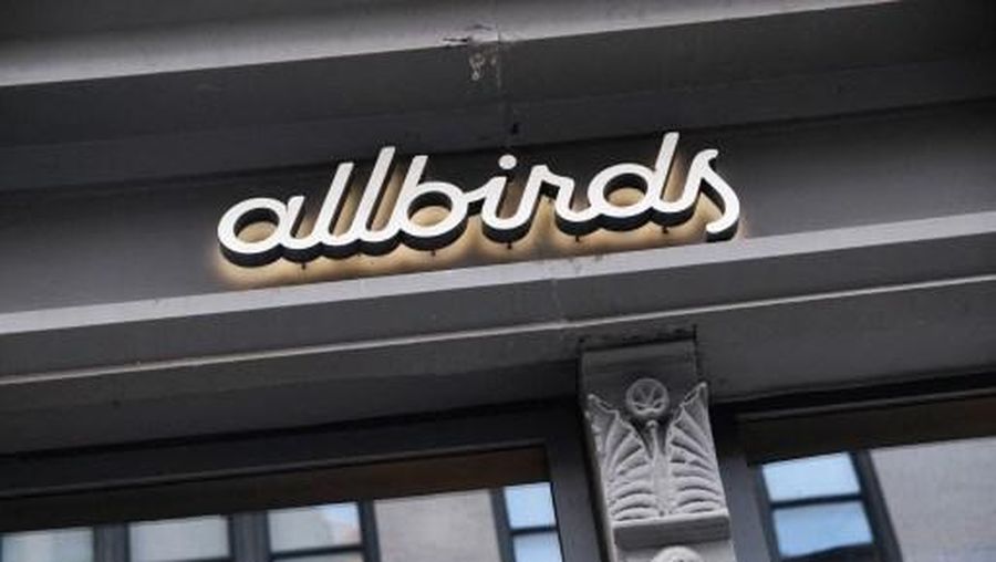 NEW YORK, NEW YORK - AUGUST 31: An exterior view of an Allbirds store, a maker of sustainable shoes, in lower Manhattan on August 31, 2021 in New York City. The shoe company has announced that it is preparing an initial public offering (IPO). The company has lost money and expects it will continue to be unprofitable for the foreseeable future.   Spencer Platt/Getty Images/AFP (Photo by SPENCER PLATT / GETTY IMAGES NORTH AMERICA / Getty Images via AFP)