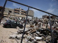 Serangan udara Israel kembali memakan korban di Lebanon selatan, kali ini menewaskan seorang jurnalis yang tertimbun reruntuhan bangunan.