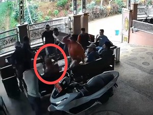 Kronologi Pengeroyokan-Pembacokan Kades di Lumajang yang Dipicu Ucapannya