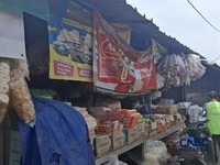 Pedagang Daging Ayam-Sayuran Sampai Pusing Efek Harga Plastik Meledak