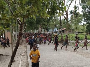 2 Kelompok Warga di Mimika Bentrok Pakai Panah-Parang, 1 Tewas