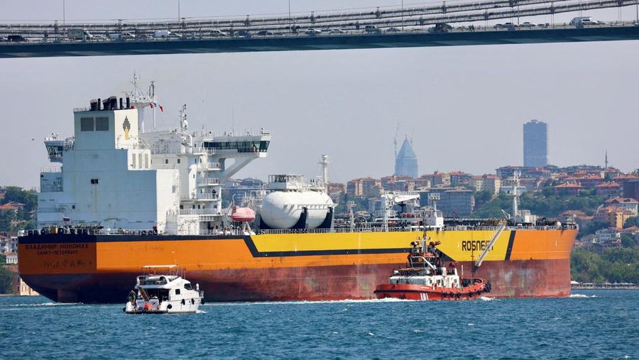 FILE PHOTO: Rosneft's Russian-flagged crude oil tanker Vladimir Monomakh transits the Bosphorus in Istanbul, Turkey, July 6, 2023. REUTERS/Yoruk Isik/File Photo