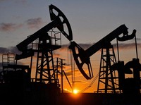 FILE PHOTO: A view shows oil pump jacks outside Almetyevsk in the Republic of Tatarstan, Russia June 4, 2023. REUTERS/Alexander Manzyuk/File Photo