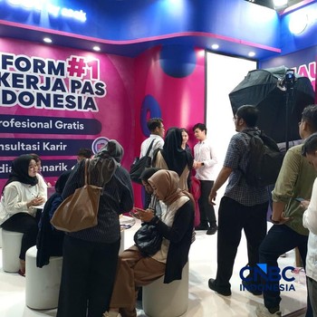 Penampakan Antrean Padat Pencari Kerja Uji Nasib di Mega Career Expo