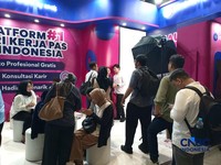 Penampakan Antrean Padat Pencari Kerja Uji Nasib di Mega Career Expo