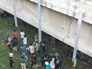 Heboh 2 Wanita Kakak-Adik Lompat dari Jembatan Meninting Lombok Barat