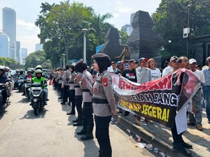 Polwan Polda Metro Jaya Kawal Aksi Tani Merdeka, Unras Berjalan Tertib