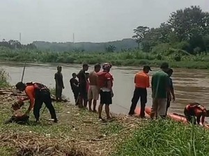Evakuasi Dramatis 5 Pencari Rumput Terjebak Banjir di Delta Sungai Progo
