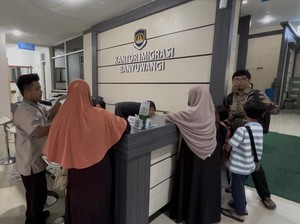 Perang Timur Tengah Tak Surutkan Minat Pemohon Paspor Umrah di Banyuwangi