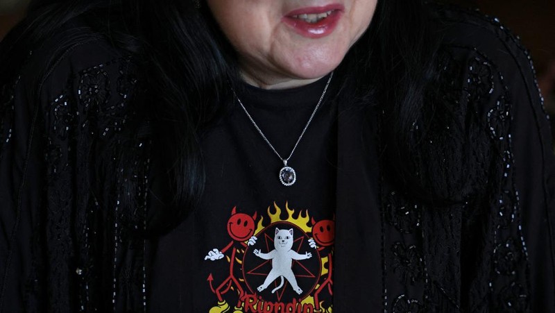 Fortune teller Arina Frants lays out Tarot cards on a table in the voodoo-themed bar Marie Laveau in Moscow, Russia February 17, 2026. REUTERS/Shamil Zhumatov