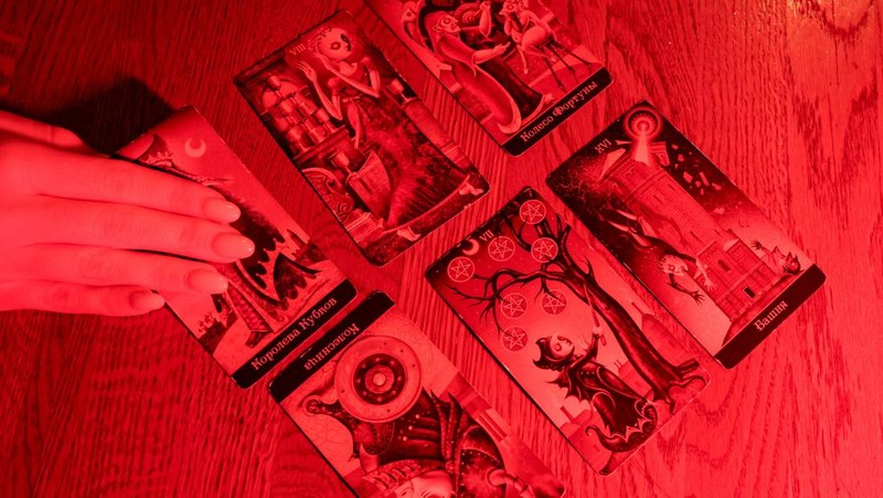 Fortune teller Arina Frants lays out Tarot cards on a table in the voodoo-themed bar Marie Laveau in Moscow, Russia February 17, 2026. REUTERS/Shamil Zhumatov