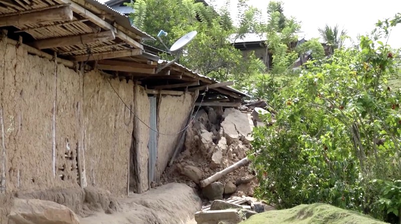 Longsor di Peru utara paksa 172 warga mengungsi, rusak rumah dan sekolah. (Tangkapan Layar Video Reuters/EL DORADO GOVERNMENT)