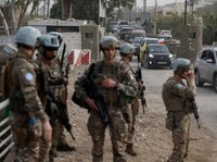 Potret Warga Lebanon Kembali ke Rumah Dikawal Ketat Tentara PBB