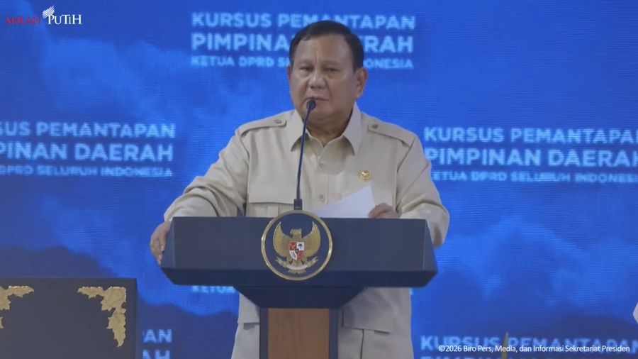 Presiden Prabowo Subianto menyampaikan arahan kepada Ketua DPRD di Seluruh Indonesia yang bertempat di Magelang, Sabtu (18/4/2026). (Tangkapan Layar Youtube/Sekretariat Presiden)