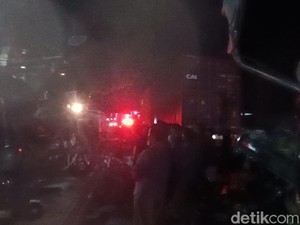 Laka Maut Truk Seruduk 4 Mobil di Perlintasan KA Probolinggo