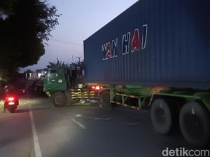 Evakuasi 5 Kendaraan Laka Maut Tewaskan 4 Orang di Probolinggo Rampung