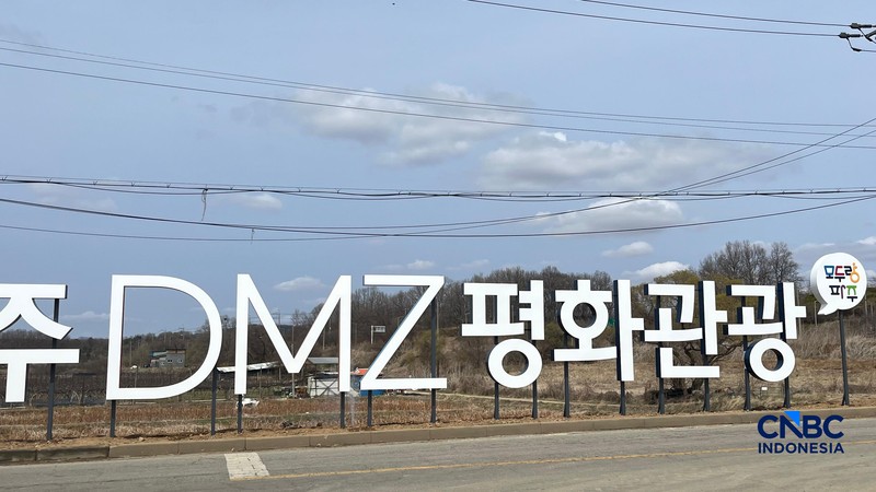 Sejumlah turis mengunjungi Wisata DMZ di Paju, perbatasan Korea. (CNBC Indonesia/Hadijah Alaydrus)