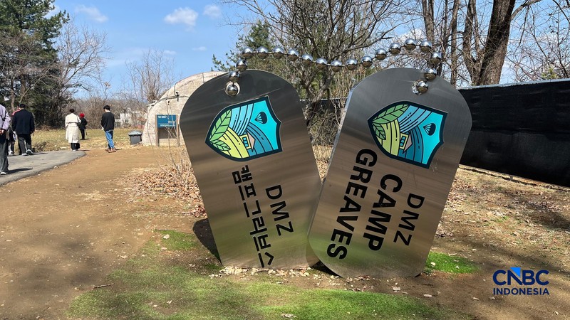 Sejumlah turis mengunjungi Wisata DMZ di Paju, perbatasan Korea. (CNBC Indonesia/Hadijah Alaydrus)