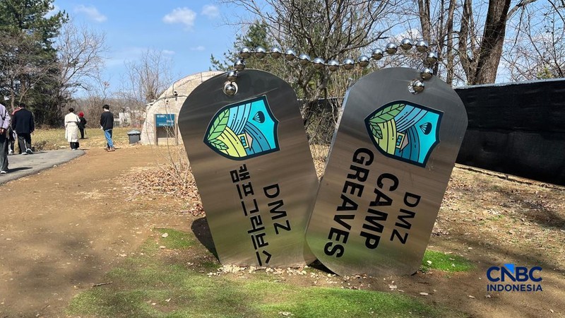 Sejumlah turis mengunjungi Wisata DMZ di Paju, perbatasan Korea. (CNBC Indonesia/Hadijah Alaydrus)