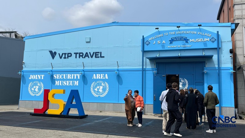 Sejumlah turis mengunjungi Wisata DMZ di Paju, perbatasan Korea. (CNBC Indonesia/Hadijah Alaydrus)
