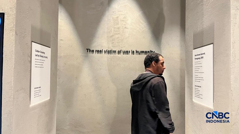 Sejumlah turis mengunjungi Wisata DMZ di Paju, perbatasan Korea. (CNBC Indonesia/Hadijah Alaydrus)