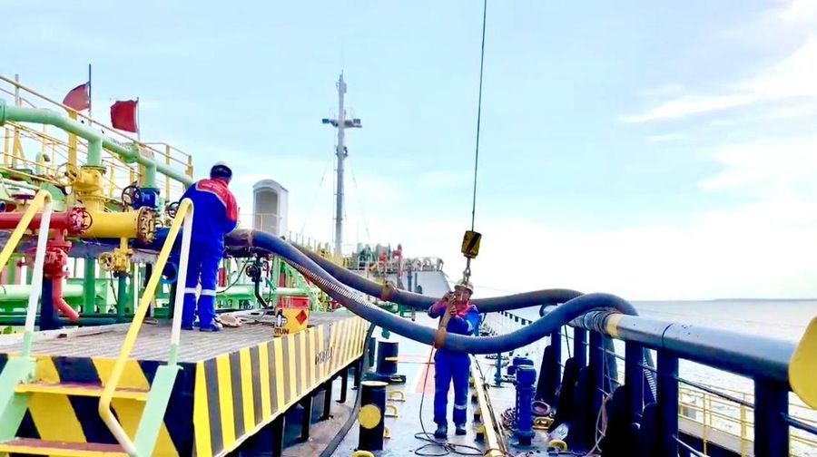 Awak kapal tanker Pertamina. (Dok. PIS)