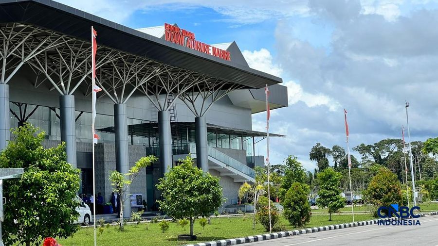 Bandara Douw Aturure di Nabire, Papua Tengah, Senin (20/4/2026).