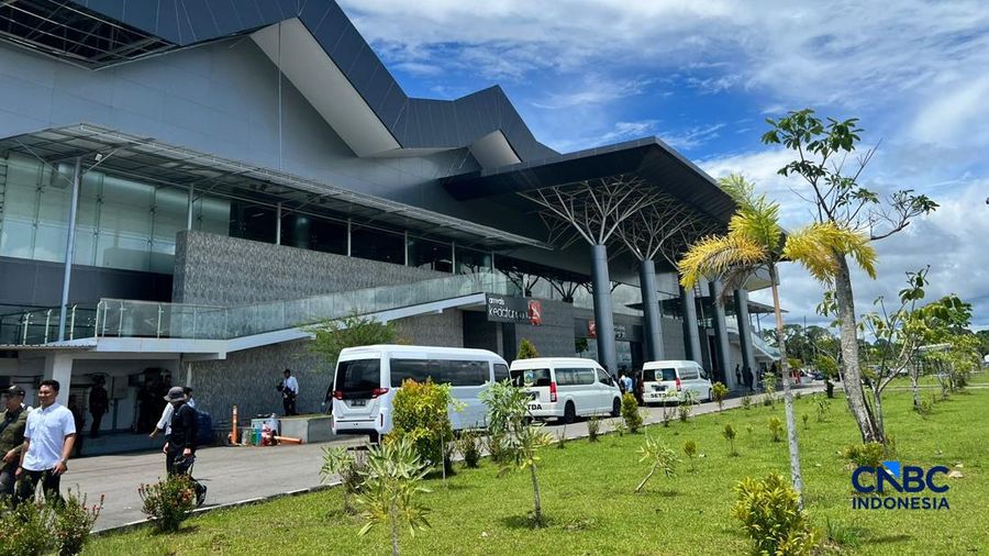 Bandara Douw Aturure di Nabire, Papua Tengah, Senin (20/4/2026).