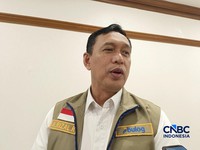 Direktur Utama Perum Bulog Ahmad Rizal Ramdhani saat ditemui di Kantor Kemenko Bidang Pangan, Jakarta, Senin (20/4/2026). (CNBC Indonesia/Martyasari Rizky)