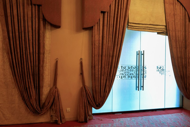 Hotel Serena di Islamabad menjadi lokasi perundingan damai Iran dan AS. Hotel mewah ini jadi saksi buntunya perundingan kedua negara, Senin (20/4/2026). (REUTERS/Akhtar Soomro)