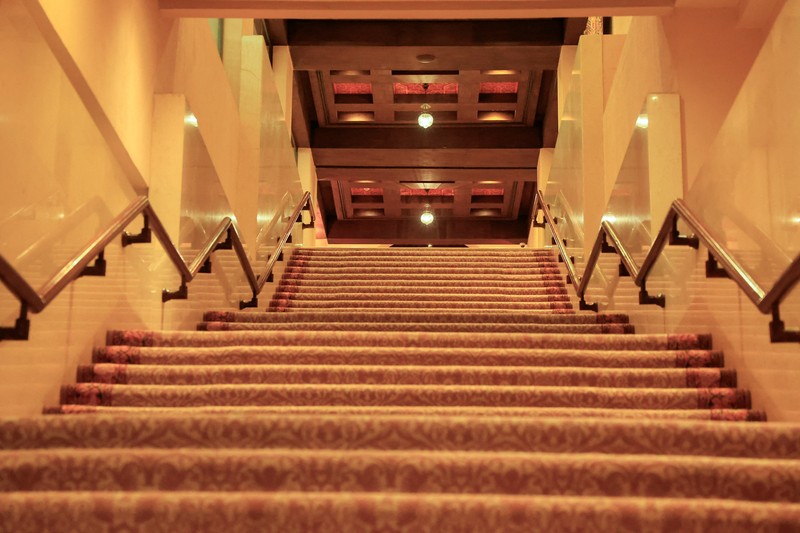 Hotel Serena di Islamabad menjadi lokasi perundingan damai Iran dan AS. Hotel mewah ini jadi saksi buntunya perundingan kedua negara, Senin (20/4/2026). (REUTERS/Akhtar Soomro)