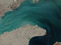 Kapal-kapal melewati Selat Hormuz pada 18 April 2026. (via REUTERS/EUROPEAN UNION/COPERNICUS SENTIN)