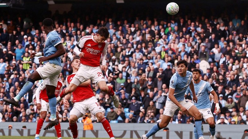 Manchester City berhasil merebut tiga poin dari Arsenal di laga pekan ke-38 Liga Inggris 2025-2026. Bertanding di Etihad Stadium, Minggu (19/4/2026) malam WIB, hasil Man City vs Arsenal selesai dengan skor 2-1. (REUTERS/Scott Heppell)