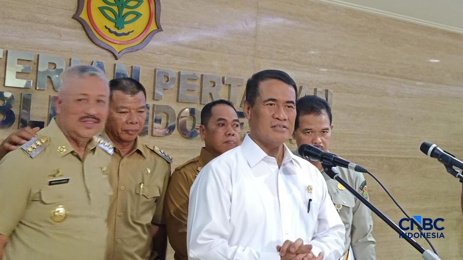 Menteri Pertanian (Mentan) Amran Sulaiman saat konferensi pers di Auditorium Kementan, Jakarta, Senin (20/4/2026). (CNBC Indonesia/Martyasari Rizky)