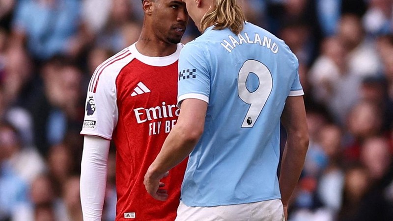Manchester City berhasil merebut tiga poin dari Arsenal di laga pekan ke-38 Liga Inggris 2025-2026. Bertanding di Etihad Stadium, Minggu (19/4/2026) malam WIB, hasil Man City vs Arsenal selesai dengan skor 2-1. (REUTERS/Scott Heppell)