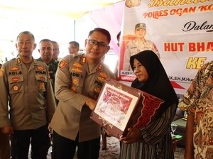 Kapolda Sumsel Beri Rumah Tinggal Baru ke 2 Petani Lansia di OKU Timur