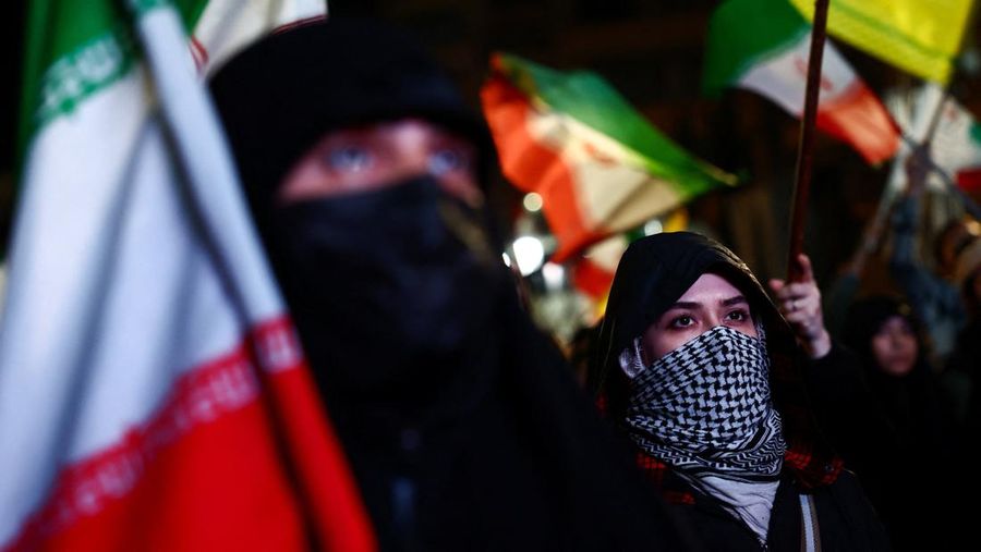 Ribuan rakyat Iran turun ke jalanan Teheran, Minggu (19/4/2026), untuk melakukan unjuk rasa mendukung pemerintah yang menolak negosiasi kembali dengan Amerika Serikat.