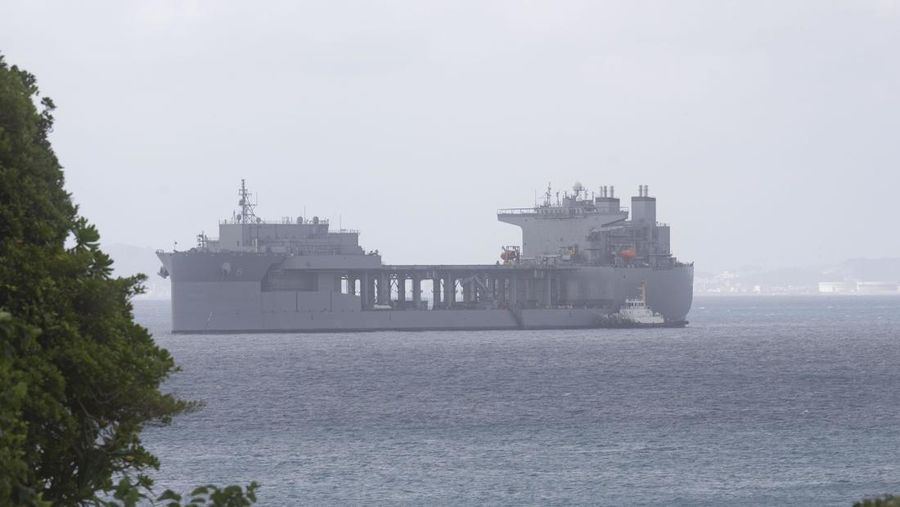 USS Miguel Keith melewati Selat Malaka.