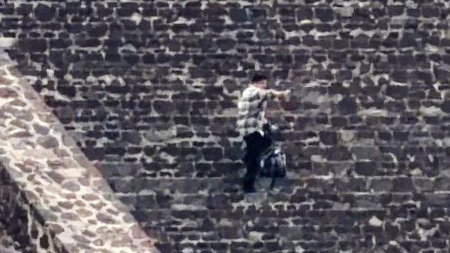 Aksi penembakan terjadi di situs arkeologi Teotihuacan di Meksiko. Satu orang wanita yang merupakan warga Kanada tewas dan empat orang lainnya terluka, Selasa (21/4/2026). (REUTERS/Luis Cortes)