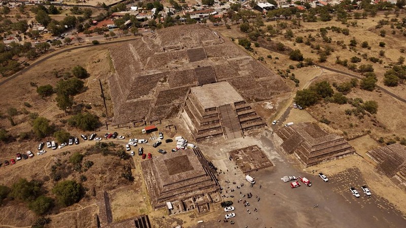 Aksi penembakan terjadi di situs arkeologi Teotihuacan di Meksiko. Satu orang wanita yang merupakan warga Kanada tewas dan empat orang lainnya terluka, Selasa (21/4/2026). (REUTERS/Luis Cortes)