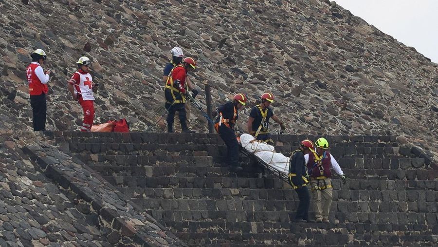 Aksi penembakan terjadi di situs arkeologi Teotihuacan di Meksiko. Satu orang wanita yang merupakan warga Kanada tewas dan empat orang lainnya terluka, Selasa (21/4/2026). (REUTERS/Luis Cortes)