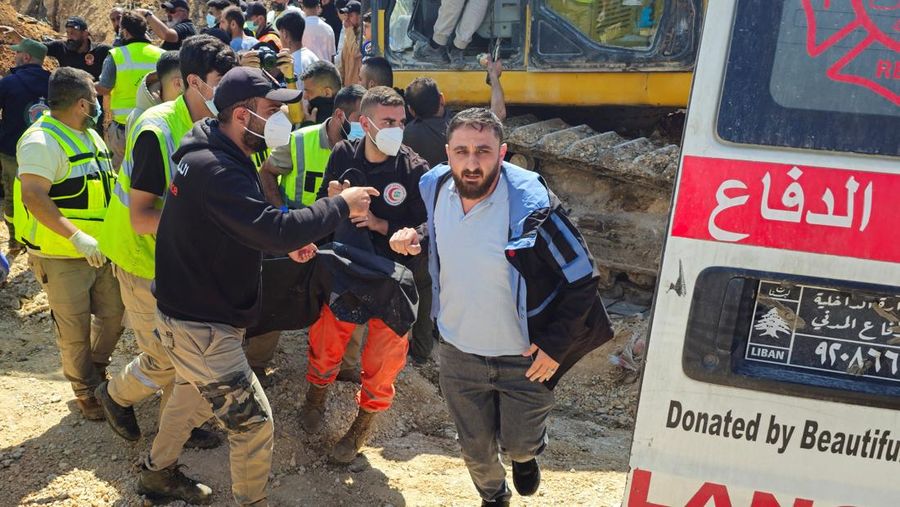 Drone Israel menghantam kota di selatan Lebanon. Peristiwa itu terjadi di tengah gencatan senjata 10 hari yang telah disepakati kedua negara, Senin (20/4/2026). (REUTERS/Stringer)